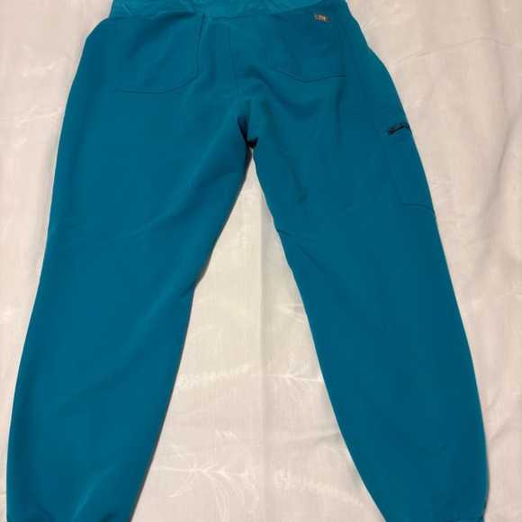 Women’s Figs joggers in teal. Size MP - Picture 3 of 4